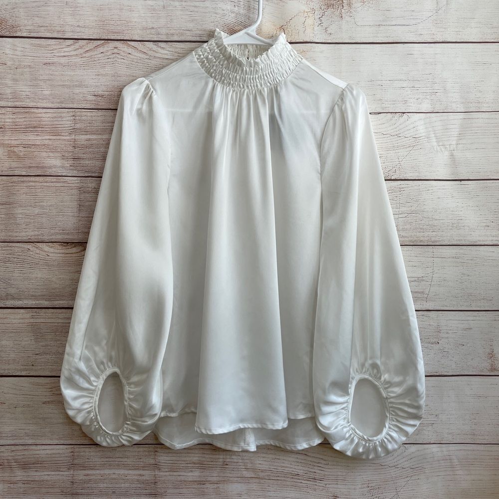 NEW WITH TAGS MITTOSHOP SATINY WHITE TOP WITH SMOCKED NECK‎